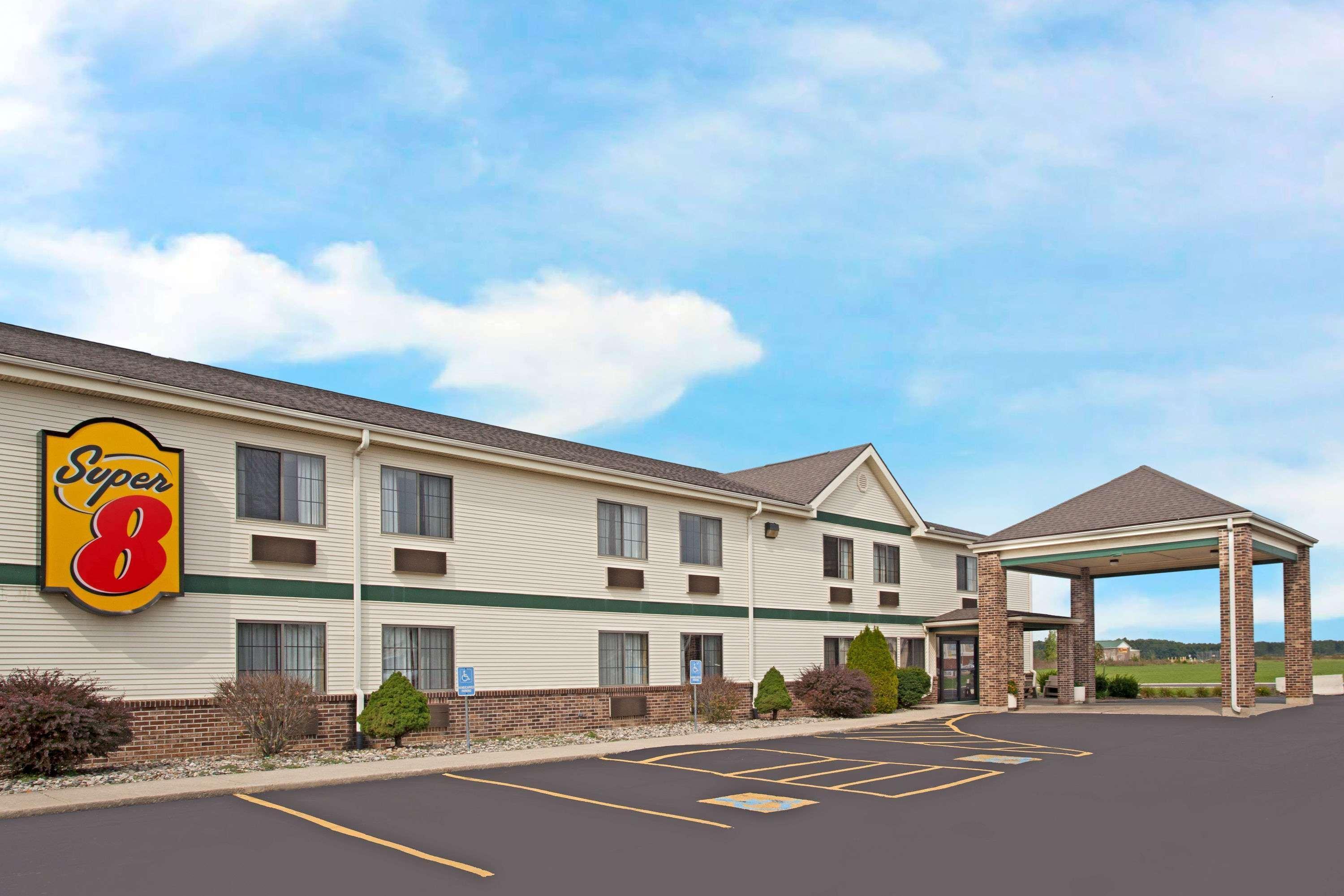 Super 8 By Wyndham Defiance Hotel Exterior photo
